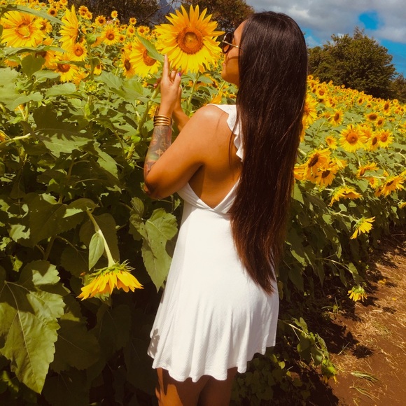 White Dress - Picture 4 of 4
